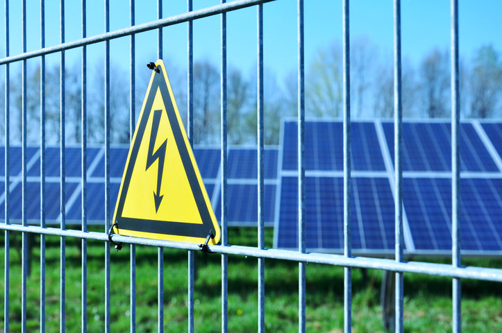 Solaranlage - Warnzeichen Strom