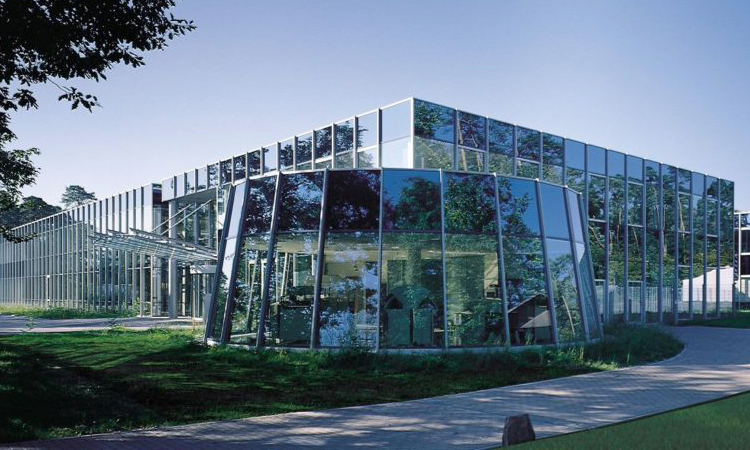 6 - The use of solar glass helps reduce greenhouse gas emissions and energy consumption
