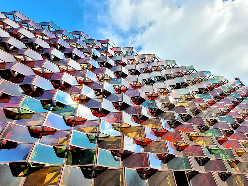 3 - The solar facade consists of 1,096 pieces of semi-transparent CdTe thin-film solar glass