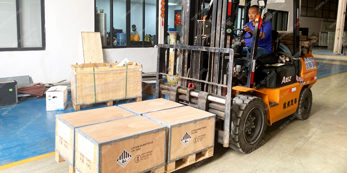A full set of customized energy solutions - shipped in full wooden cases (4)