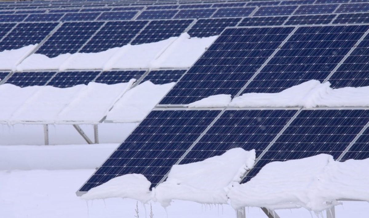 Choisir les meilleurs systèmes de panneaux solaires pour des performances par temps froid
