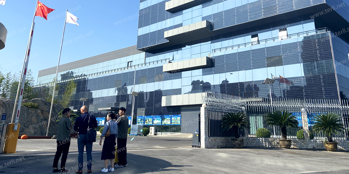 Touring the PV Production Line &ndash; Quality You Can See (1)