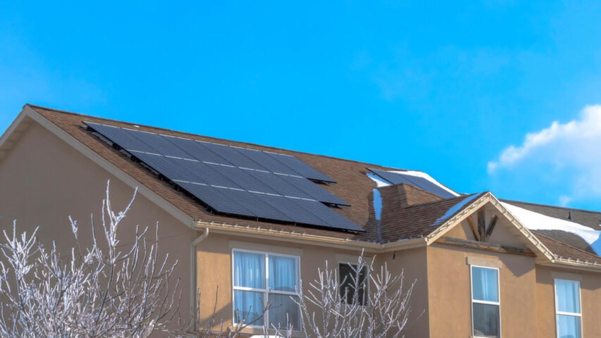 Le guide complet de l’énergie solaire en hiver : performances, efficacité et maintenance