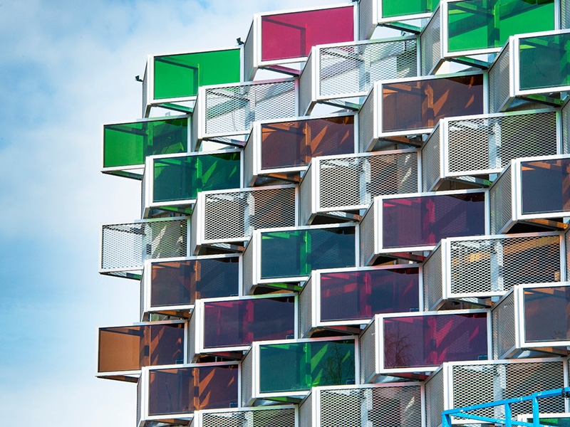 3 - The solar facade consists of 1,096 pieces of semi-transparent CdTe thin-film solar glass 2